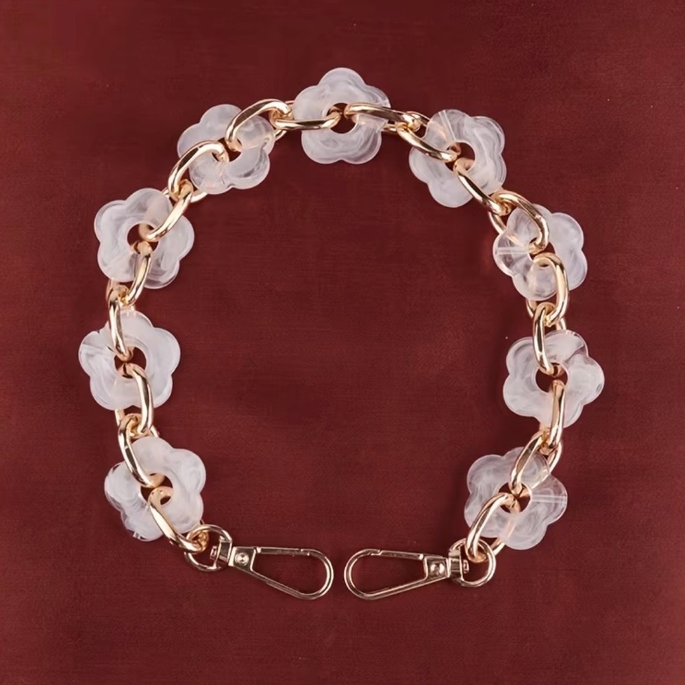 White Bag Chain w Srap